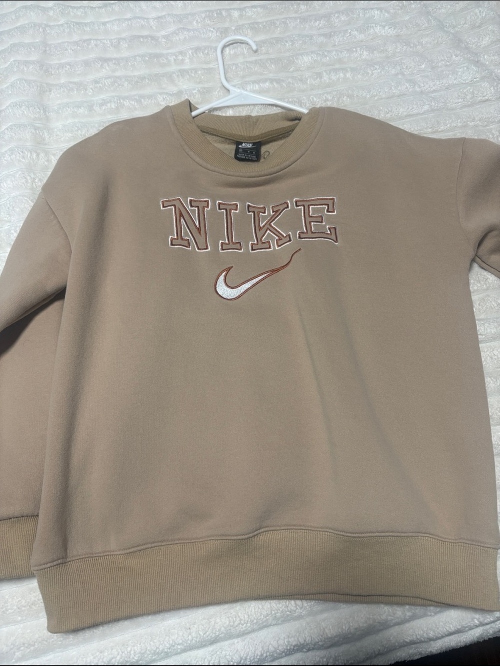 Nike Men’s Crewneck Sweatshirt in Taupe/Brown